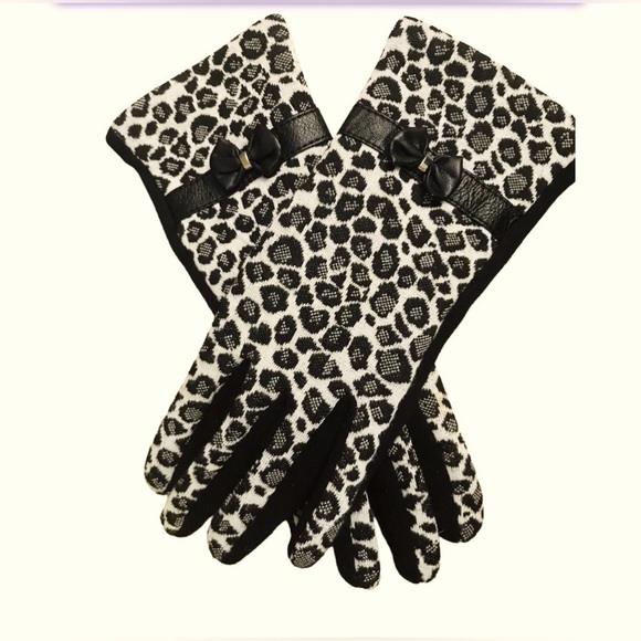 Accessories - 3/$27* Women’s Black White Leopard Animal Print Phone Screen Fingertip Gloves